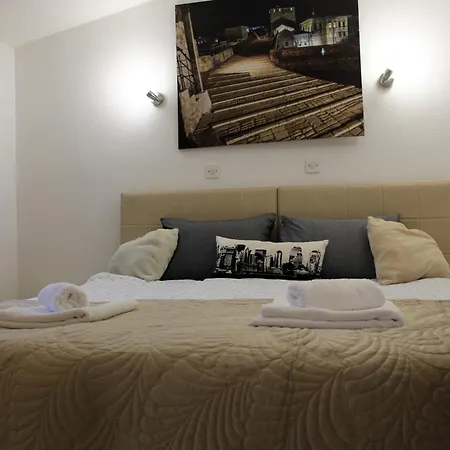 Apartment Silver Near Old Town *