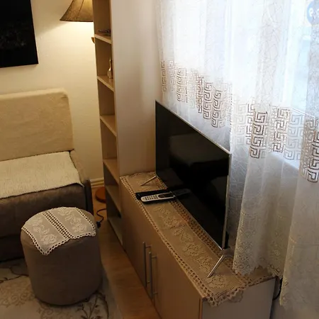 Silver Near Old Town Apartment