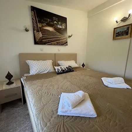 Silver Near Old Town Apartman *